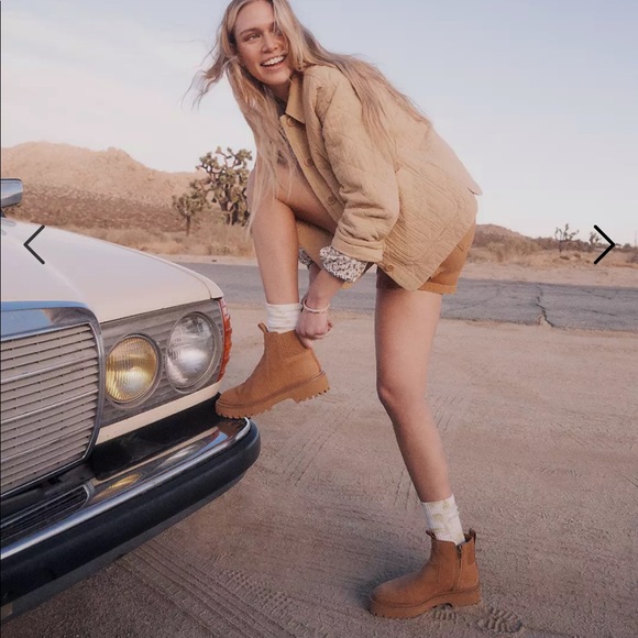 Madewell pull on Chelsea boot in suede - Picture 2 of 10